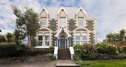 Armyn House Apartments