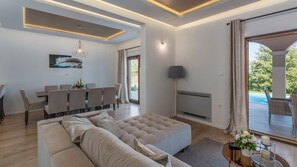 TV, fireplace, table tennis