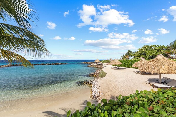 On the beach - Beau Rivage 1, Beau Rivage Resort, Nice apartment, max 4 pers, centrally located in a beautiful comp (Willemstad)