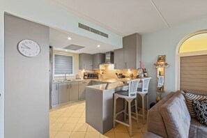 Interior - Beau Rivage 1, Beau Rivage Resort, Nice apartment, max 4 pers, centrally located in a beautiful comp (Willemstad)