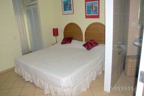 2 bedrooms, WiFi, bed sheets - Beau Rivage 24, Beau Rivage Resort, Nice apartment, max 4 people, located on the 2nd floor with beau (Willemstad)