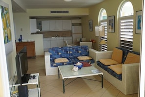 TV - Beau Rivage 24, Beau Rivage Resort, Nice apartment, max 4 people, located on the 2nd floor with beau (Willemstad)