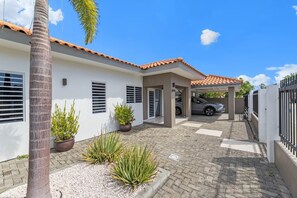 Property grounds - Kas Haddock, Brakkeput Abou, Beautiful, newly renovated, house with private pool and complete privac... (Jan Thiel)