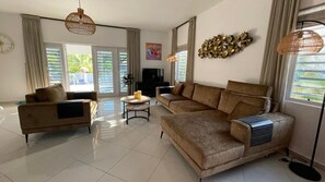 TV - Kas Haddock, Brakkeput Abou, Beautiful, newly renovated, house with private pool and complete privac (Jan Thiel)
