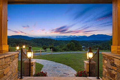 Luxury Mountain Views w/ Fire Pit & Pet-Friendly + Biltmore Pass | 22 Min AVL
