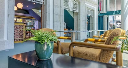Cenica Porto Hotel, Curio Collection by Hilton