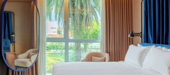 Cenica Porto Hotel, Curio Collection by Hilton