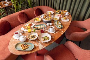 Tägliches Frühstücksbuffet gegen Gebühr