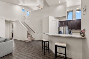 Interior - Mountain View Retreat ~Ping Pong ~Bike Repair Equip ~Dogs OK! ~2 King Beds! (Flagstaff)