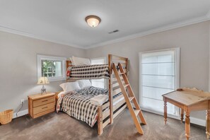 4 bedrooms, WiFi, bed sheets