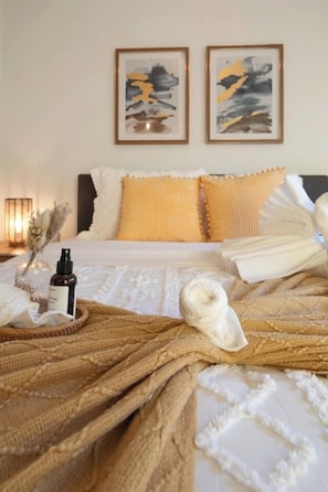 3 bedrooms, iron/ironing board, WiFi, bed sheets
