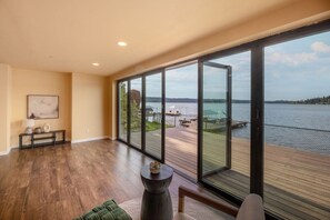 Interior - 1BR 2BA Lower Unit with Lake Access - Prime Spot (Issaquah)