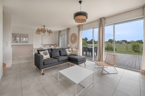 650m from the sea, modern house for 8