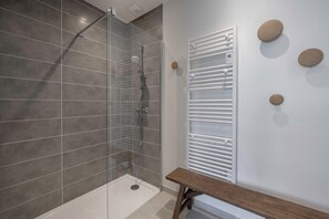 Een douche, een haardroger