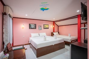 Standard Triple Room, Balcony, Garden View | Escritorio y wifi gratis 