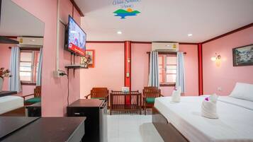 Standard Triple Room, Balcony, Garden View | Desk, free WiFi