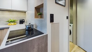 Studio, balkon | Privékeuken