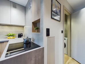 Studio, Balcony | Private kitchen | Fridge, microwave, oven, stovetop - Beautiful Studio With Balcony by Renters (Warsaw)