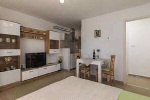 Studio (Studio Apartment with Terrace and Sea) | Interior