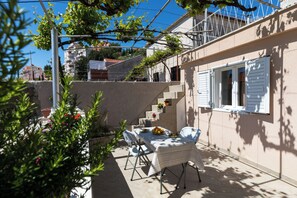 Studio (Studio Apartment with Terrace and Sea) | Terrace/patio