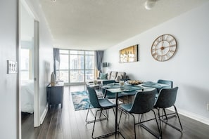 Dining - GLOBALSTAY. 1 Bedroom & Den Condo in the Heart of DT Toronto (Toronto/Canada)