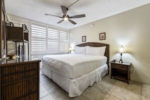 Room - Steps to the Beach w/ Ocean View - Kamaole Sands 5-304 (Kihei)