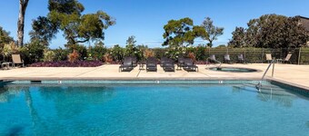 Sweeping Views - Spacious 3 Bds!