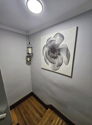 Interior - Apt Olde Walkerville with River views

 (Windsor)