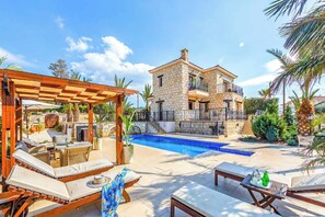 Pool - Petrides Villa - Four Bedroom Villa, Sleeps 8 (Argaka)