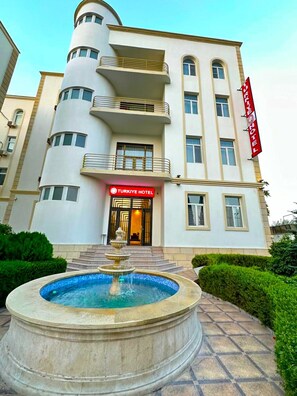 Property entrance - Turkiye Hotel - Free Massage (Baku)