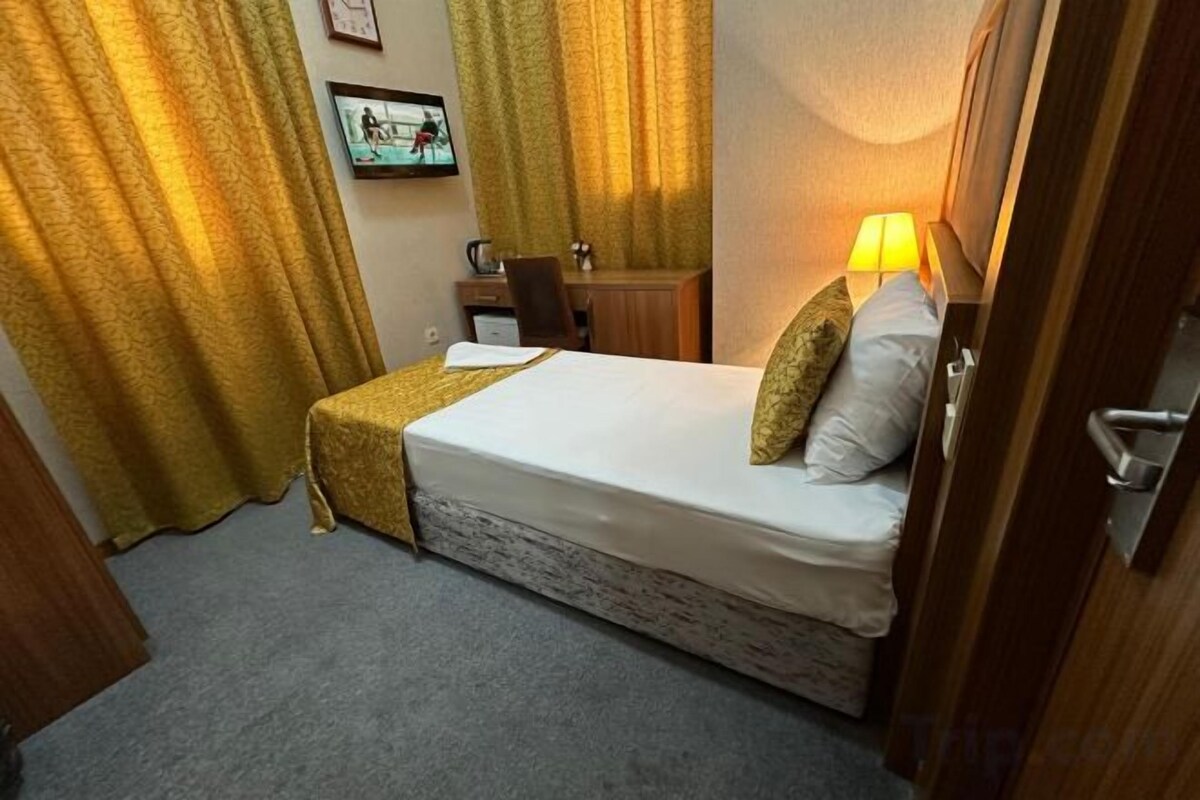 Egyptian cotton sheets, premium bedding, down comforters, pillowtop beds
