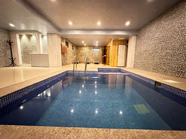 Indoor pool, outdoor pool - Turkiye Hotel - Free Massage (Baku)