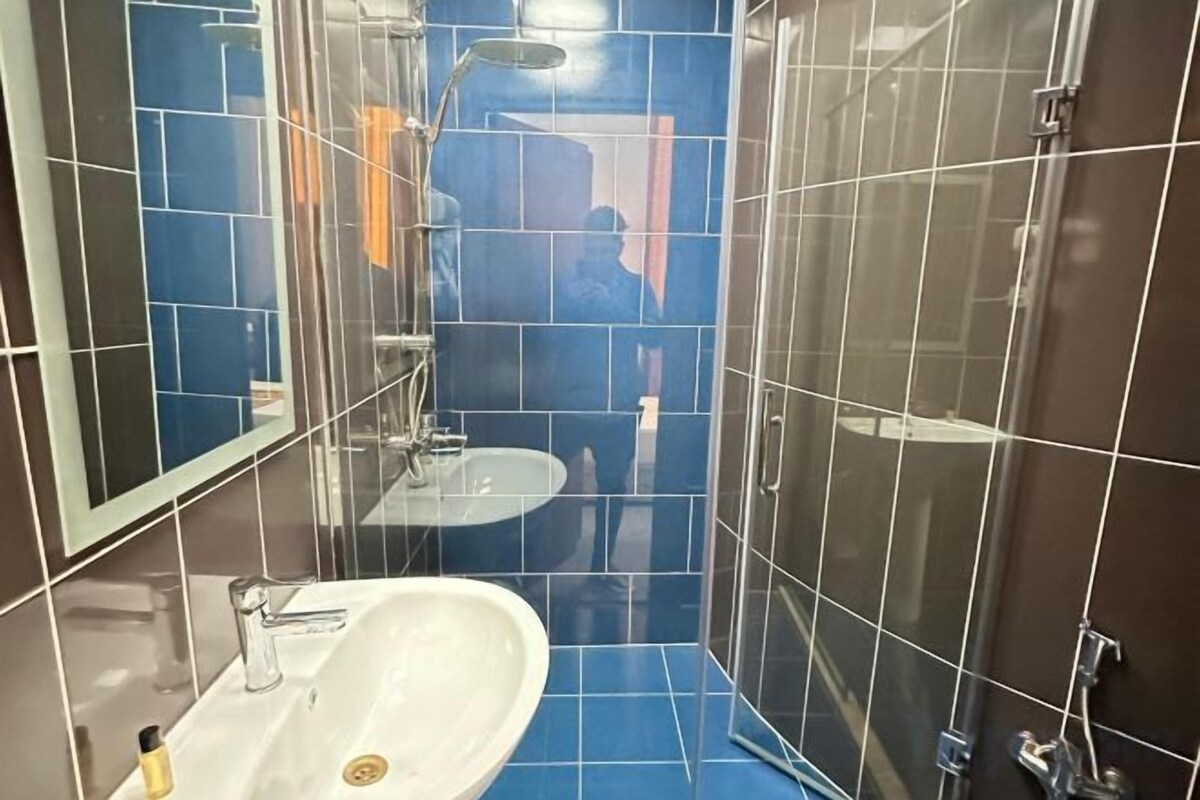 Salle de bain | Douche, pomme de douche hydromassante, articles de toilette (gratuits)