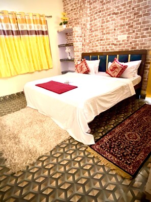 9 bedrooms, iron/ironing board, WiFi, bed sheets