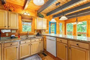 Fridge, microwave, oven, stovetop - *Amazing 3BD Cabin w/ Theater! Pool + GAMES!* (Sevierville)