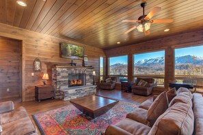TV, fireplace - Majestic Overlook Beautiful Views. Amazing Sunsets. 12 bedroom with theater Room (Gatlinburg)