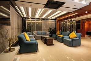 Lobby lounge - The Budhil Park (Visakhapatnam)