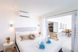 15 bedrooms, WiFi, bed sheets - Blue Horizon Villa | Infinity Pool & Ocean Views (Jan Kok)