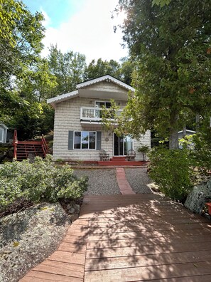 Exterior - Lakefront Delight! (Otis)