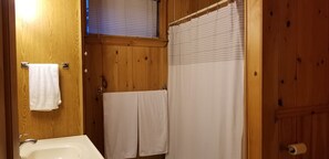 Hair dryer, towels, soap, shampoo - Lakefront Delight! (Otis)