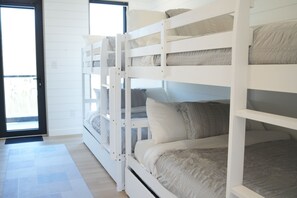 6 quartos, ferros/tábuas de passar roupa, Wi-Fi, roupa de cama