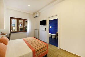 Comfort Triple Room, Private Bathroom | Bathroom | Shower, free toiletries, hair dryer, towels