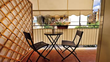 Chambre Confort Double ou avec lits jumeaux, salle de bains privée | Terrasse/Patio