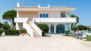 A modern two-story house with a covered patio, a staircase, and a pool area. - Villa Mar Mar con piscina by Wonderful Italy (Bari)