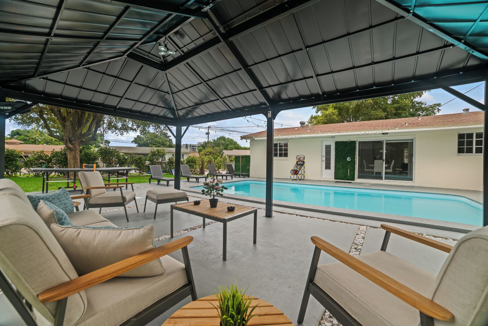 Miami House/near beach/ amazing yard/pool