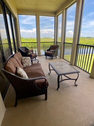 Charming 2-bedroom condo with Canal View Punta Gorda Isles
