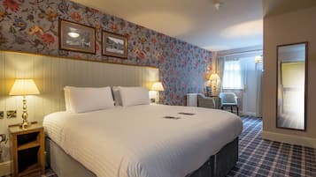 Superior Double or Twin Room | 1 bedroom, in-room safe, desk, iron/ironing board