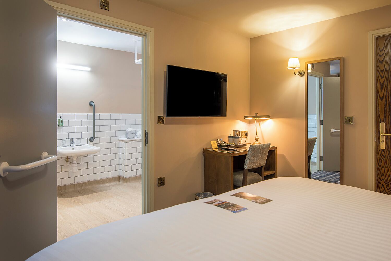 Accessible Double or Twin Room | In-room safe, desk, iron/ironing board, free WiFi