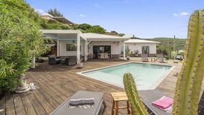 A modern house with a pool, outdoor seating, and a cactus in the foreground. - Villa Kimloa - Three Bedroom Villa, Sleeps 6 (Case-Pilote)