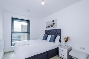 Apartment | 2 bedrooms, iron/ironing board, free WiFi, bed sheets - Quayview Oasis in Salford (Salford)